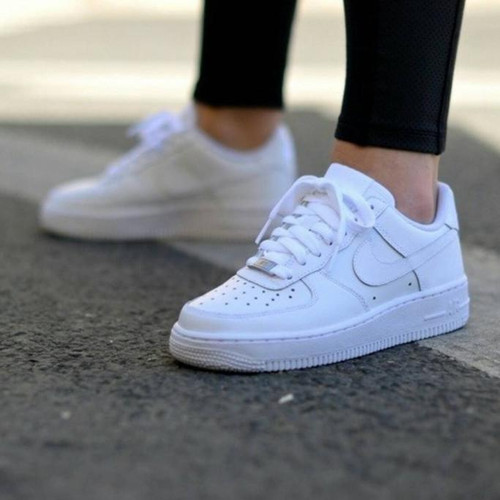 Sepatu Putih Stylish