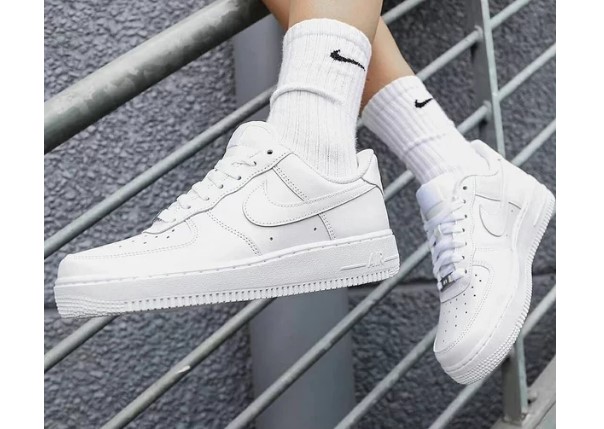 Ide Outfit Stylish Pria Dengan Sepatu Nike Putih