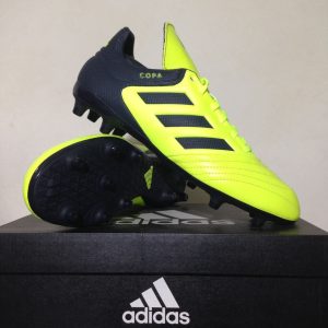 Sepatu Sepak Bola Adidas untuk Anak dan Dewasa